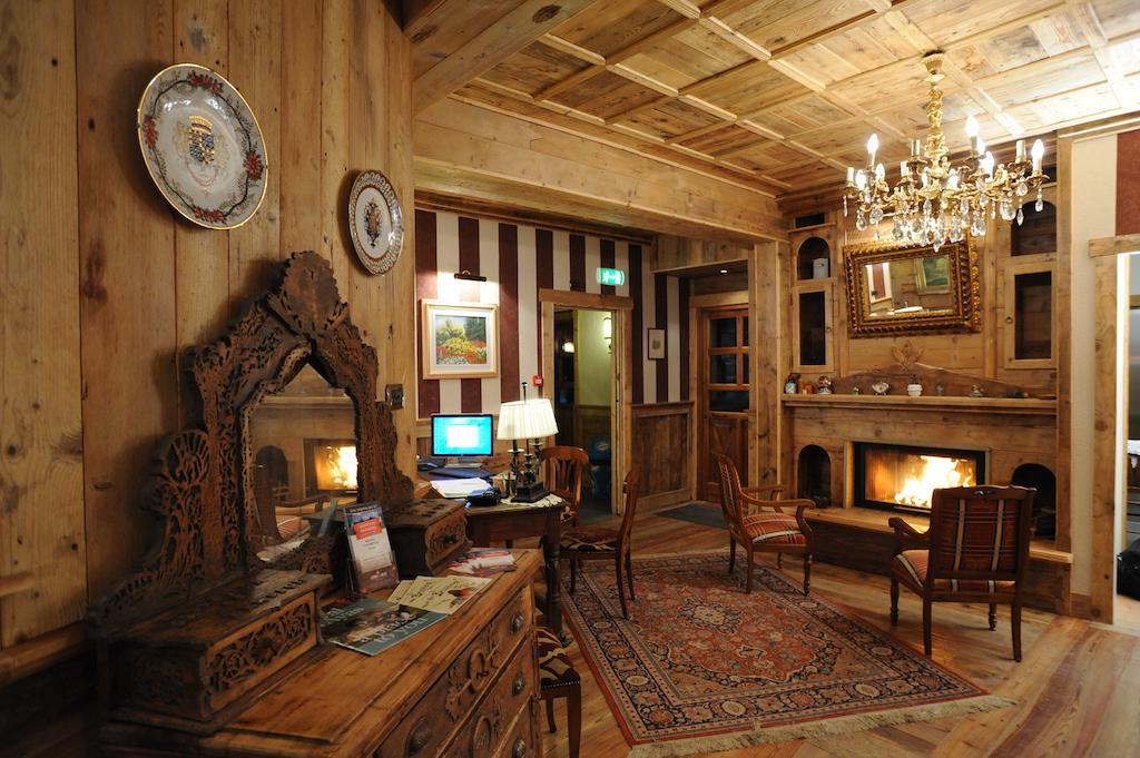 Laghetto Alpine Hotel & Restaurant 브루송 외부 사진