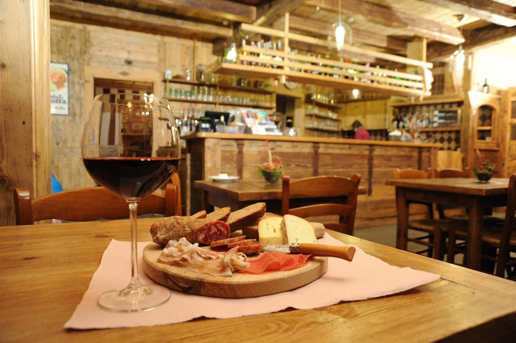 Laghetto Alpine Hotel & Restaurant 브루송 외부 사진