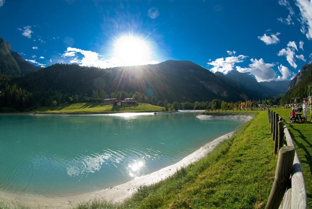 Laghetto Alpine Hotel & Restaurant 브루송 외부 사진
