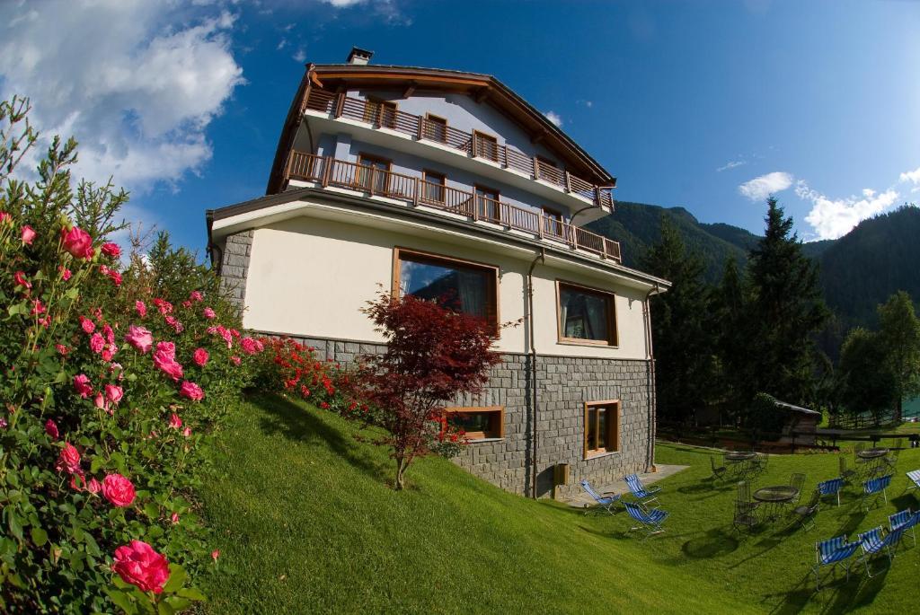 Laghetto Alpine Hotel & Restaurant 브루송 외부 사진
