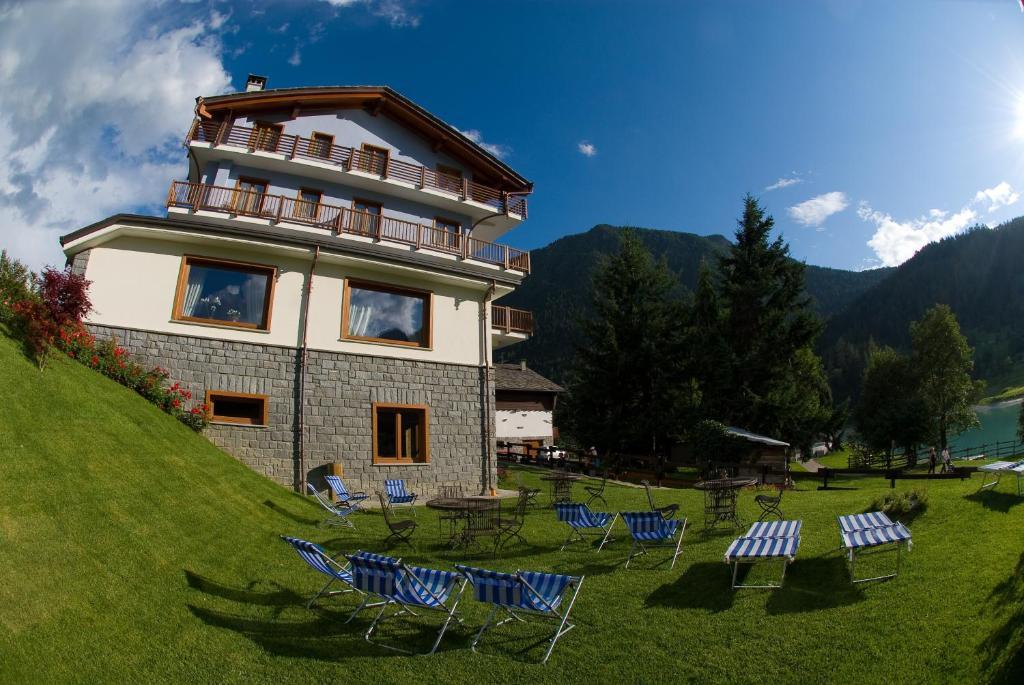 Laghetto Alpine Hotel & Restaurant 브루송 외부 사진