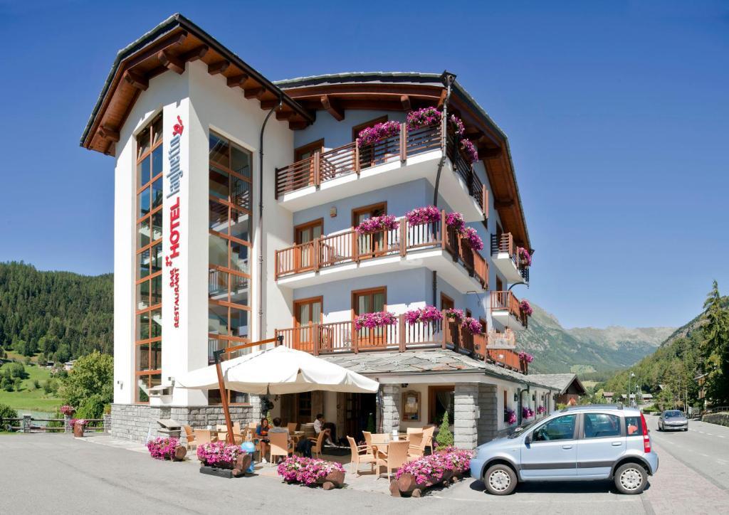 Laghetto Alpine Hotel & Restaurant 브루송 외부 사진